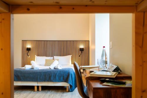 Кровать или кровати в номере Hôtel-Club Côté Dole, USSIM Vacances Les Rousses