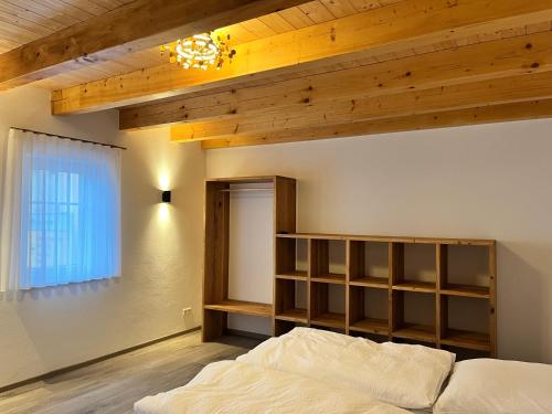 a bedroom with a bed and a wooden ceiling at Wittichenauer Bleibe in Elsterheide