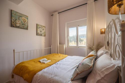 Ammoutsiani 2 Apt with Parking by 8essentially
