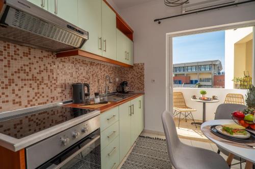 Ammoutsiani 2 Apt with Parking by 8essentially