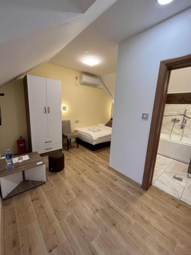 a room with a room with a bed and a door at Kovač Residence in Zrenjanin
