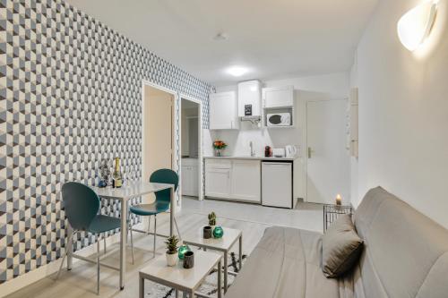 Kuhinja oz. manjša kuhinja v nastanitvi 806 Suite Magic - Superb Apartment