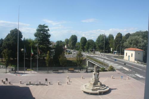 a view of a monument in a park next to a highway at Hotel Valbrenta in Limena