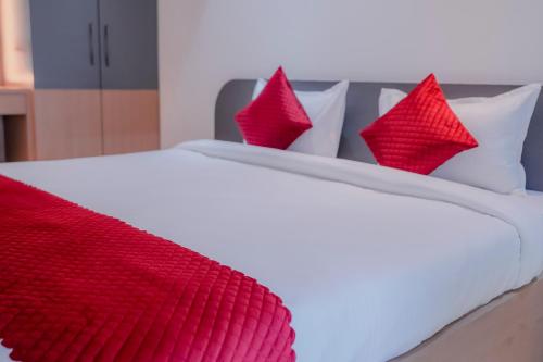 Cama ou camas em um quarto em Hsquare Hotel Andheri West