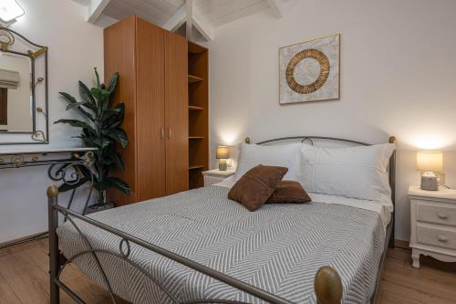 Postel nebo postele na pokoji v ubytování Terra Nostra Mansion Zakynthos