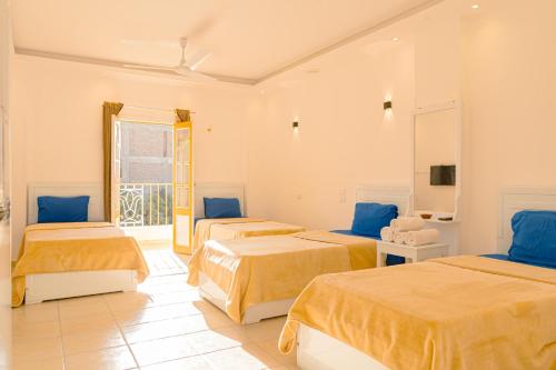 Postel nebo postele na pokoji v ubytování Spring Hotel Luxor