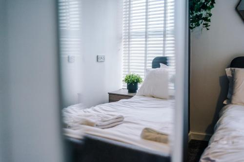 a mirror reflection of a bed in a bedroom at Large 7 bedroom town house in Chester City Centre in Chester