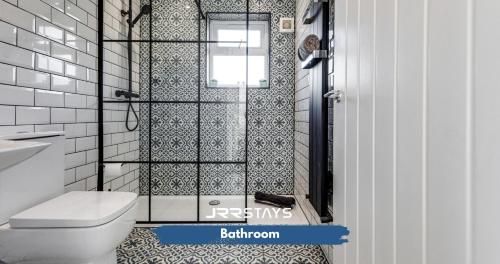 a bathroom with a shower with a toilet in it at Tipton 3 Bedroom House Garden Sleeps 7 - JRR Stays in Coseley