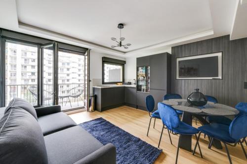 O zonă de relaxare la 330 Suite Pernet 3 : Elegance and Comfort in Paris