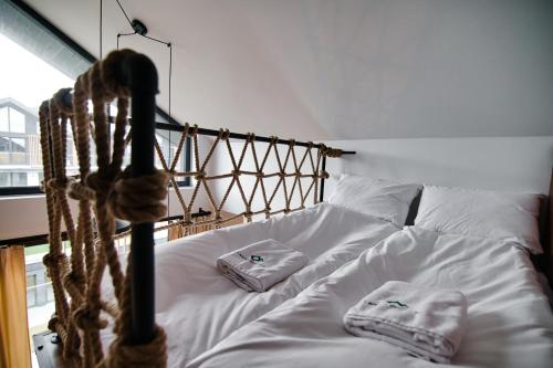 Posteľ alebo postele v izbe v ubytovaní Apartamenty Laguna Beskidów - B35