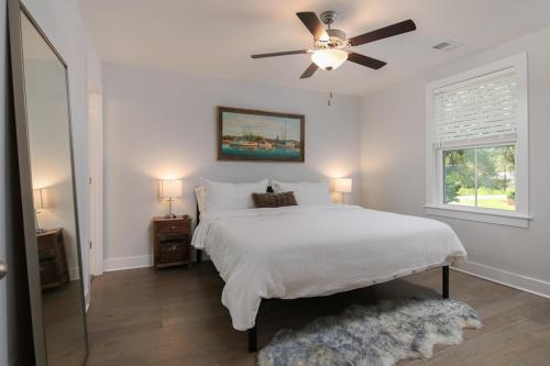 a bedroom with a bed and a ceiling fan at Lowcountry Lux 5 min to Beach 7 min to Dtwn in Charleston