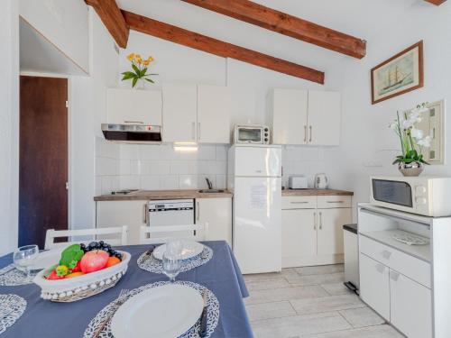 Photo de la galerie de l'établissement Apartment Les Caraïbes du Levant by Interhome, au Barcarès