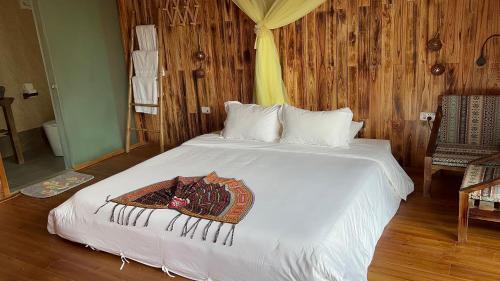 Ένα ή περισσότερα κρεβάτια σε δωμάτιο στο Bac Ha Charm Stay