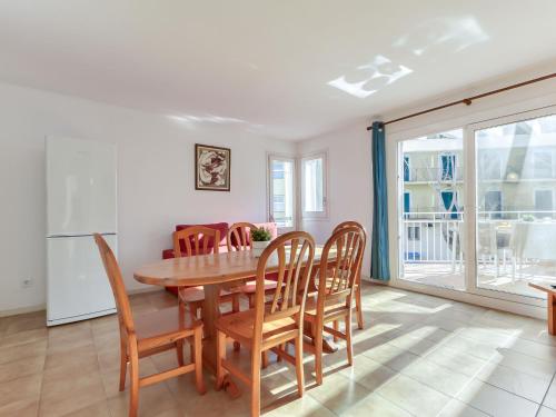 Apartment Platja de Roses-8 by Interhome