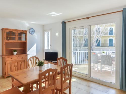 Apartment Platja de Roses-10 by Interhome