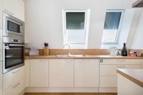 Una cocina o zona de cocina en Top 13 New Design