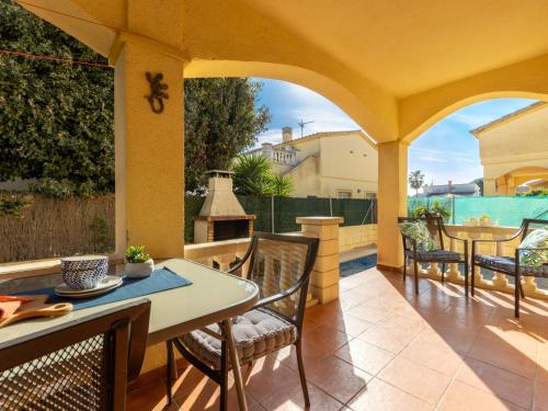 Bazén v ubytovaní Holiday Home Sally by Interhome alebo v jeho blízkosti