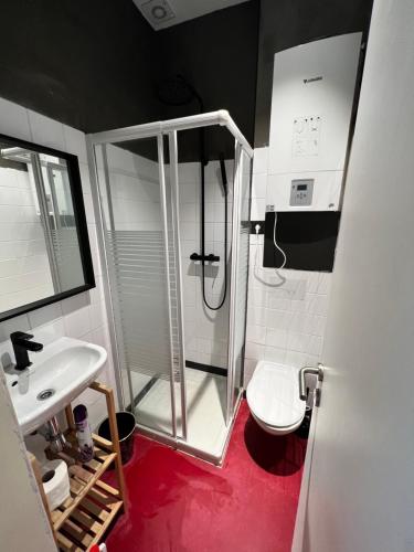 a small bathroom with a shower and a toilet at Panoramic Antwerpen Centrum in Antwerp