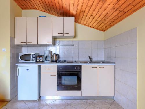 Apartment Ruža 1 by Interhome