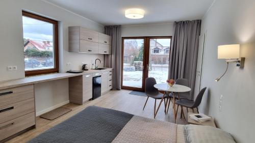 Η κουζίνα ή μικρή κουζίνα στο Piaskowa 13 - Apartamenty dla Podróżujących bez Dzieci