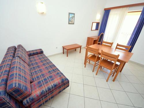 Apartment Meridiana-7 by Interhome