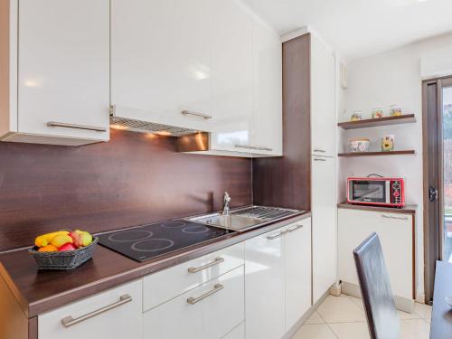 Køkken eller tekøkken på Apartment Santa Monica-2 by Interhome