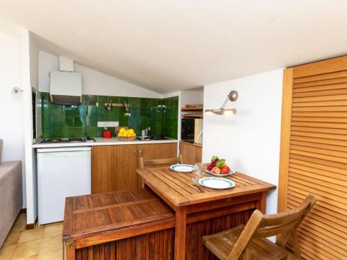 Kuchyňa alebo kuchynka v ubytovaní Studio Port L'escala-6 by Interhome