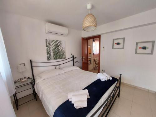 Una cama o camas en una habitación de Lido I Palmizi