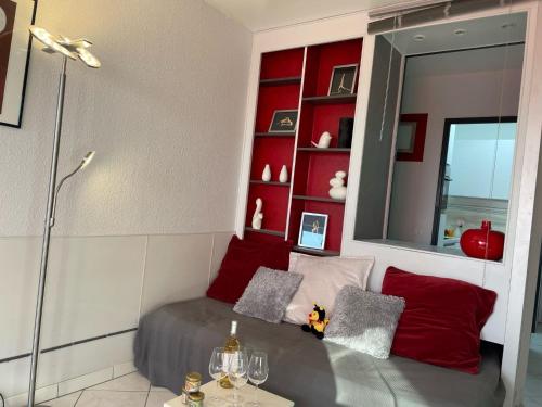 Apartment Les Jardins du Port-10 by Interhome