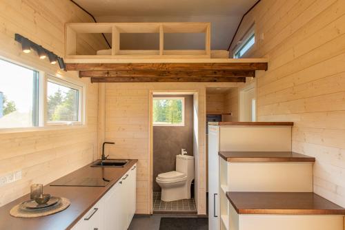 a small bathroom with a toilet in a tiny house at Villa Tiny in Rõuge