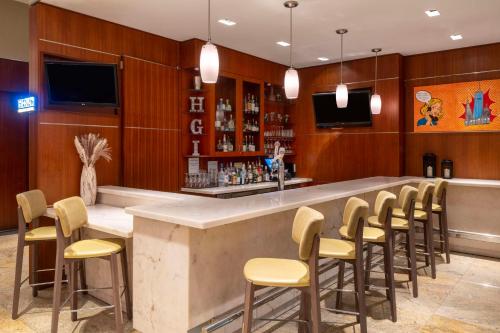 Hilton Garden Inn West 35th Street Image