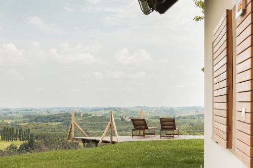 two chairs sitting on a patio looking out over the countryside at Terasse Jeruzalem Apartments in Hermanci