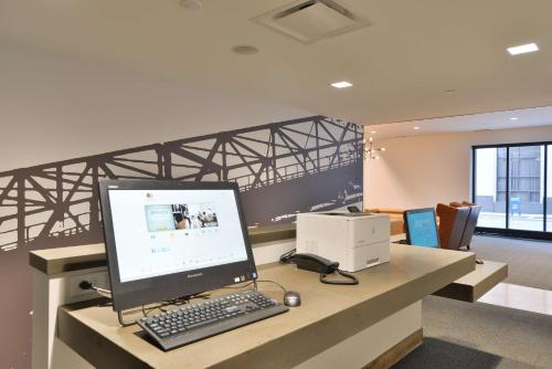 an office with a computer on a desk at The Lismore Hotel Eau Claire - a DoubleTree by Hilton in Eau Claire