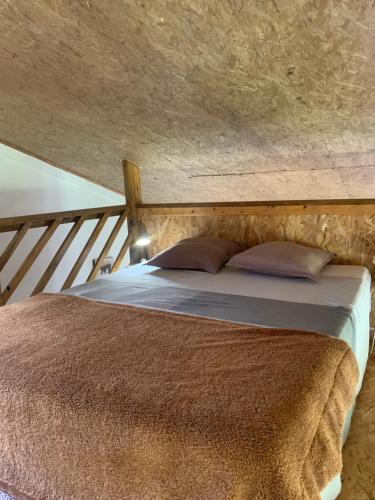 Ένα ή περισσότερα κρεβάτια σε δωμάτιο στο Les Châlets du Medinilla