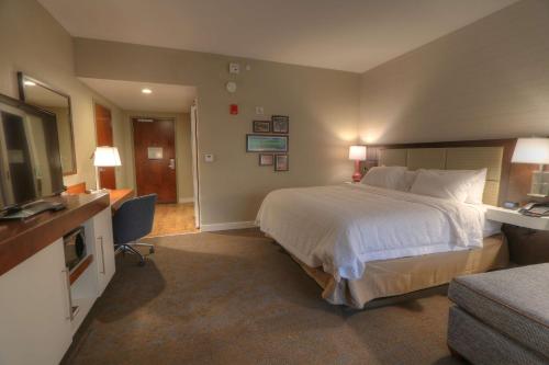 a hotel room with a bed and a television at Hampton Inn Gatlinburg Historic Nature Trail, Tn in Gatlinburg