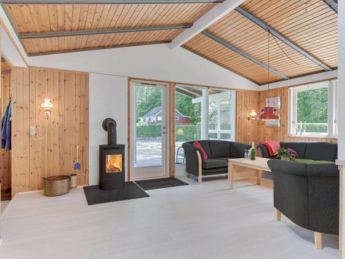 ein Wohnzimmer mit einem Holzofen in der Unterkunft Holiday Home Eriksine - 150m from the sea in SE Jutland by Interhome in Haderslev