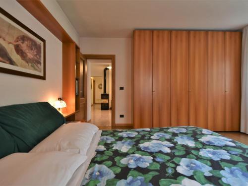 Ένα ή περισσότερα κρεβάτια σε δωμάτιο στο Apartment Casa Le Fontane by Interhome