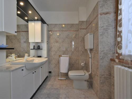Ένα μπάνιο στο Apartment Casa Le Fontane by Interhome