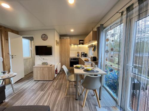 Η κουζίνα ή μικρή κουζίνα στο Holiday Home Tiny Haus Karin by Interhome