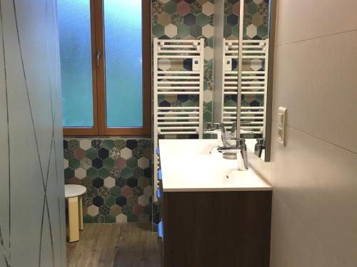 a bathroom with a sink and a mirror at Gîte Le Loroux-Bottereau, 4 pièces, 6 personnes - FR-1-306-800 in Le Loroux-Bottereau