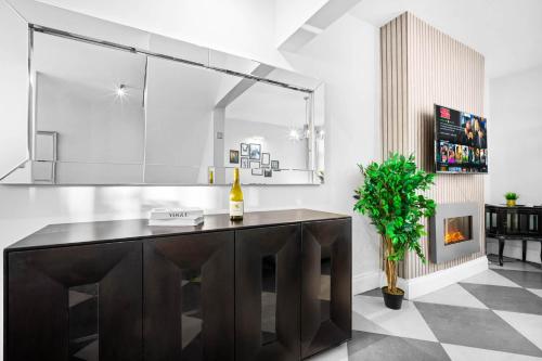 Køkken eller tekøkken på Stylish 4 Bedroom Townhouse - Edgbaston - Near Birmingham City Centre - Sleeps 8 - Parking - 578P