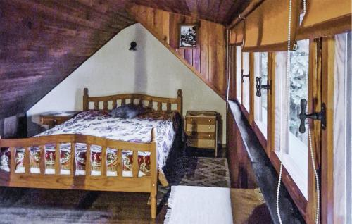 a bedroom with a bed in a log cabin at 1 Bedroom Amazing Home In Policko in Luboradz