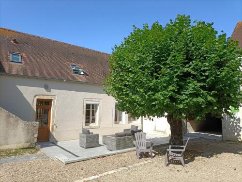 Gîte haut de gamme face à l'abbaye de Noirlac - 5 ch, 5 sdb, clim, terrasse privée - FR-1-586-26
