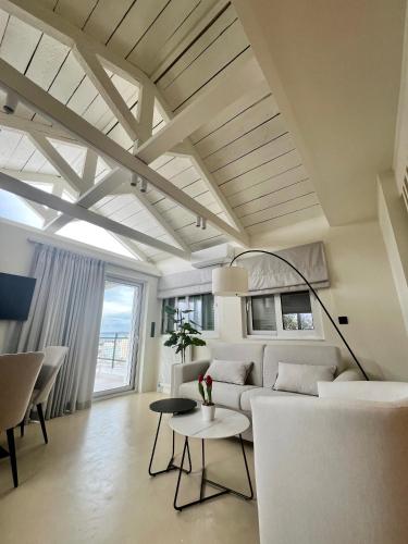 Luxury Penthouse w/ sea view
