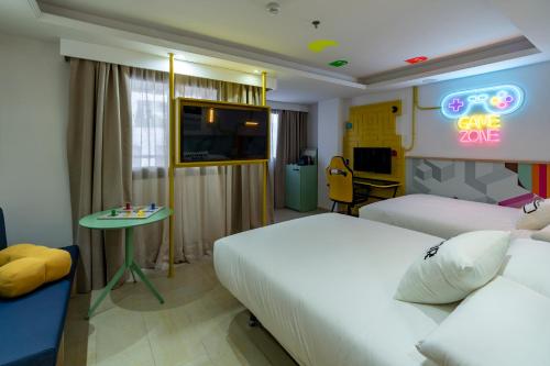 a room with two beds and a sign that says give up at Hotel Magic Games 4 in Oropesa del Mar