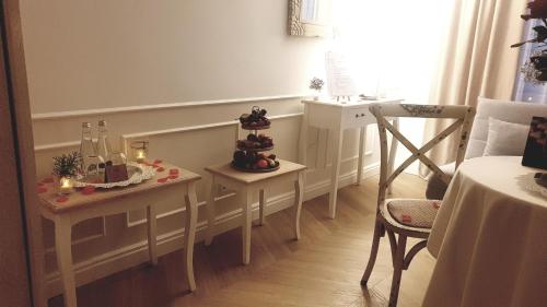a room with a table with a cake and candles at Złoty Lin in Serock