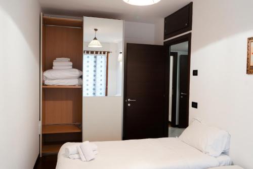 a bedroom with a bed and a closet and a mirror at 5min RhoFiera-10minMetro-Parking in Pero