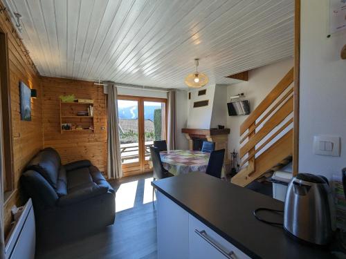 Chalet convivial à Gérardmer avec cheminée, proche du lac et des pistes, idéal famille et rando