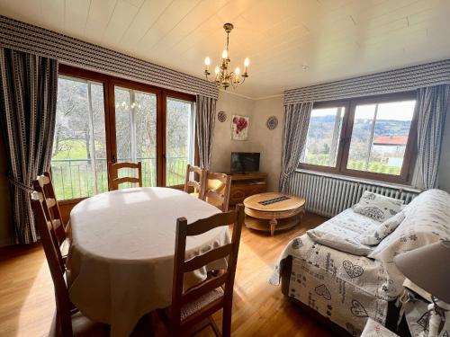 Gîte spacieux à Saulxures-sur-Moselotte: proche lac, pistes de ski, équipements bébé, animaux acceptés - FR-1-589-145