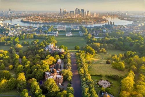 an aerial view of a park with a city in the background at Modern 2Bed 2Bath with Balcony next to DLR Station in London